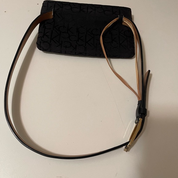 Calvin Klein gorgeous belt bag in very good condition. Adjustable straps. - Picture 9 of 13